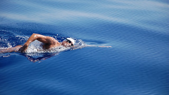 Nage en pleine mer